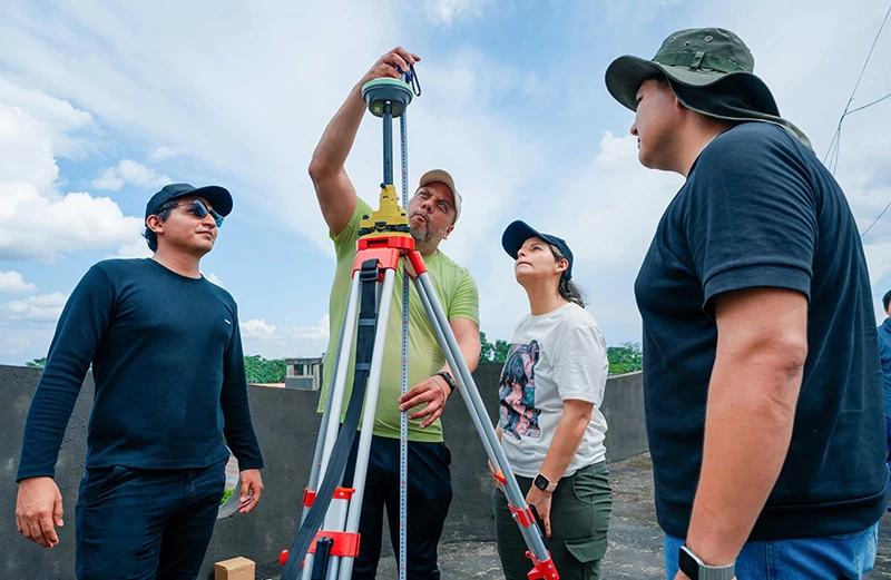 Topográfiai felmérési és várostervezési projektek – Ecuador